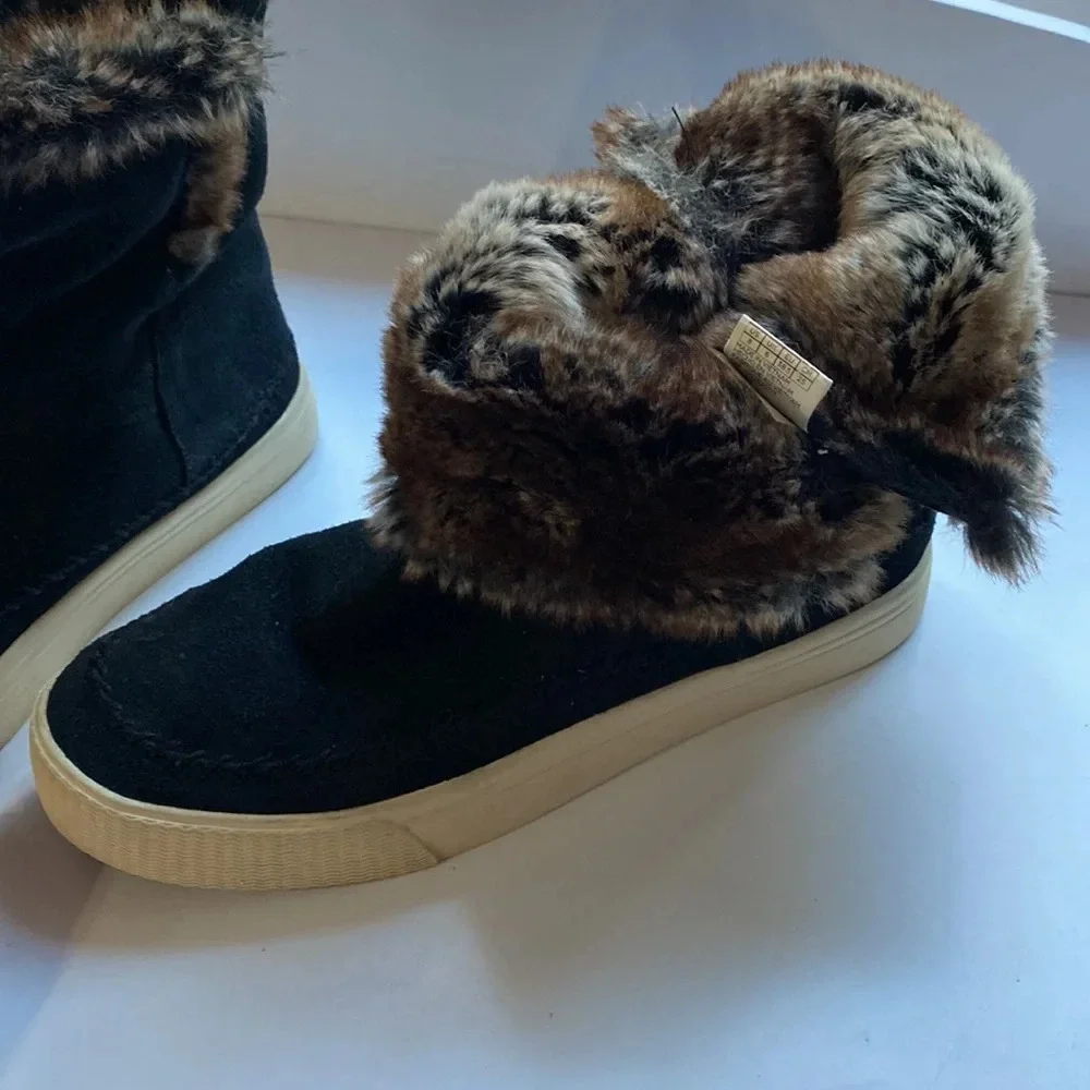 TOMS‎ Vista Boots Size 8 Black Suede Faux Fur PullOn Winter Mid Calf Comfort